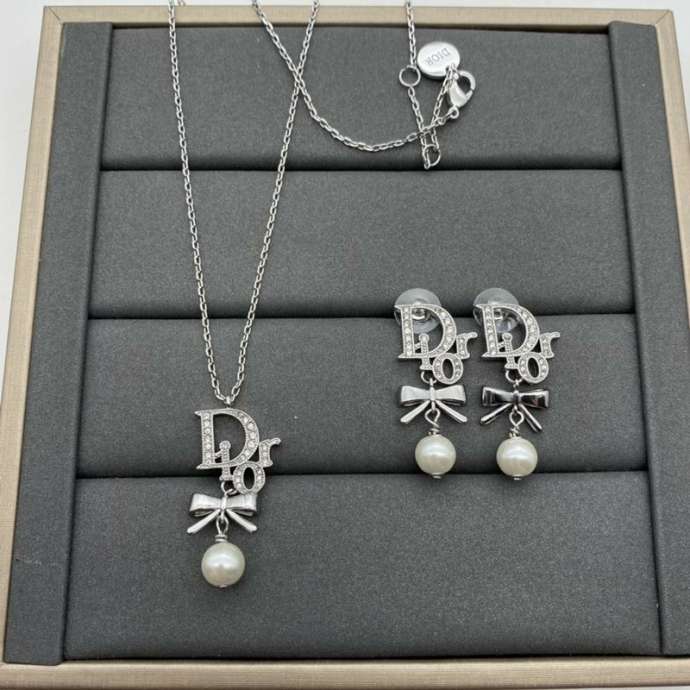 Picture of Dior Sets _SKUDiorsuits03cly458443